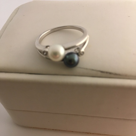COPY - Black and White Cultured Pearl Ring - Picture 3 of 4